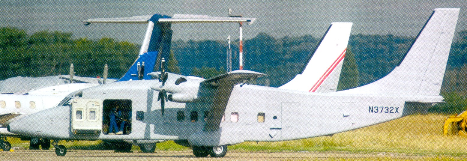 Shorts 360-300 Constant Hawk - N3732X